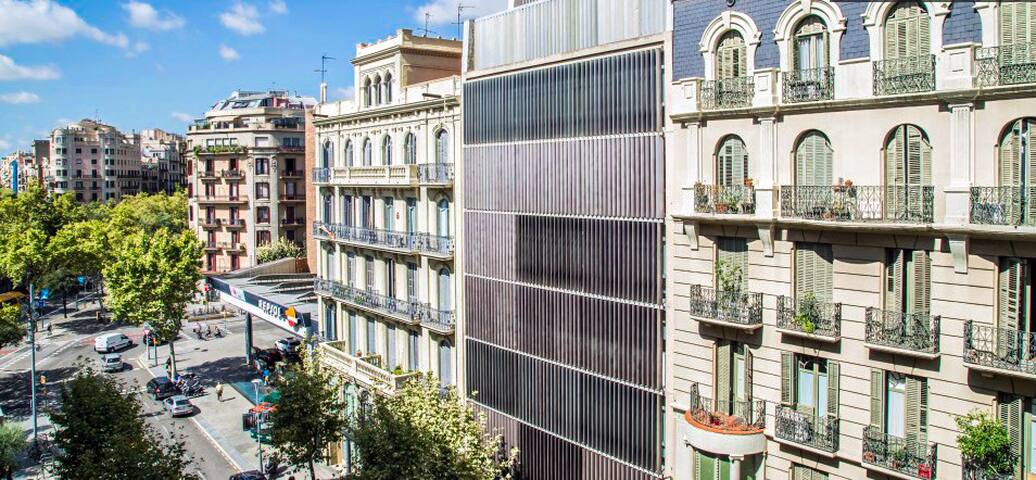 Beautiful 4 bedrooms apartment in Barcelona gallery image 5