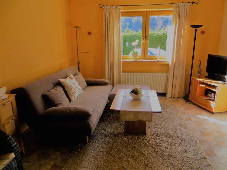 Wohnzimmer mit Fernseher