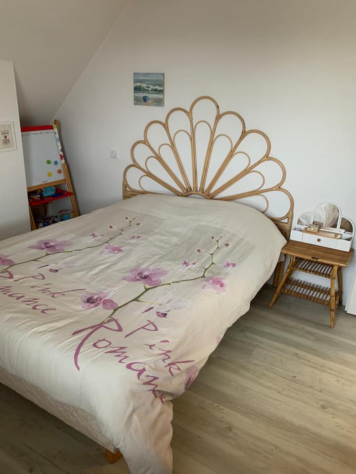 Ზემოდან საძინებელი. Საწოლი 140*200