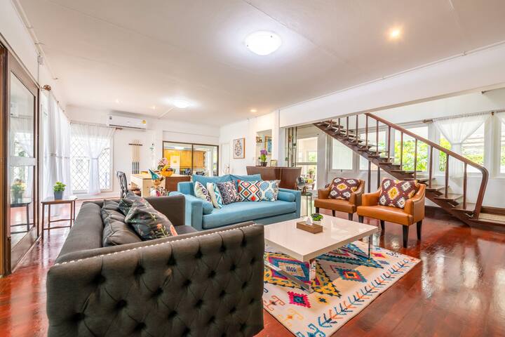 100-Year City Center Villa “Breakfast & Cleaning gallery image 3