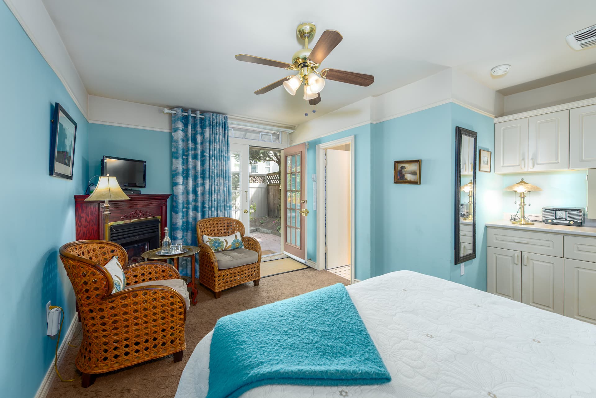 Private Cottage in Downtown Central