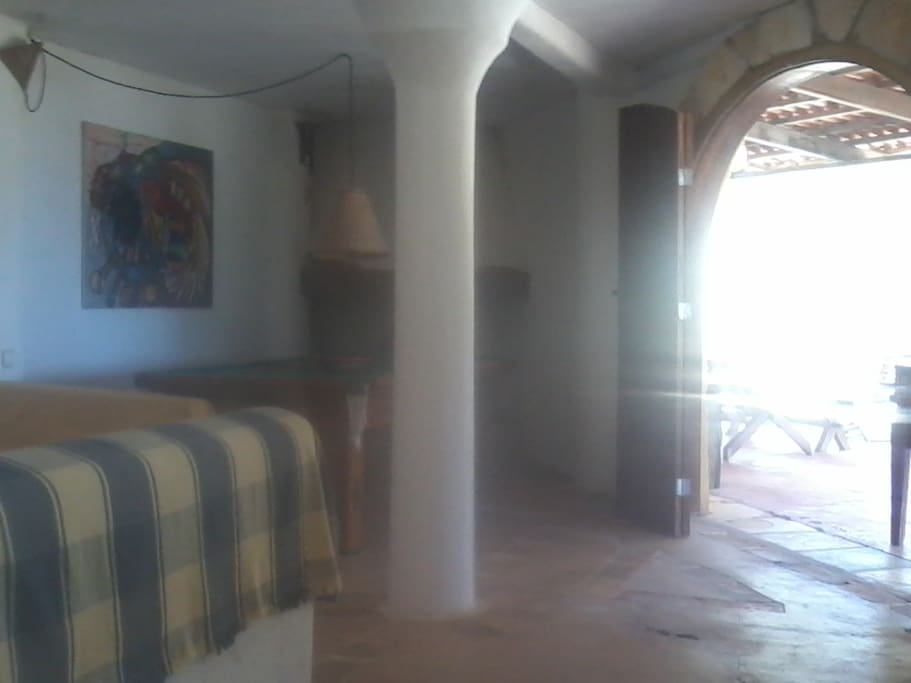 La sala con sofás cama, TV, terraza, billar y mucho más