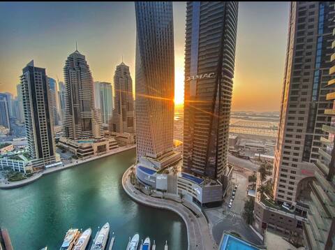 Modern 1 Bed Apartment in Heart of Dubai Marina