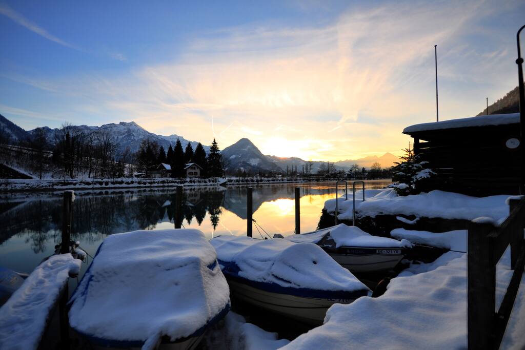 The Boat House. Riverside spot. Houses for Rent in Goldswil bei