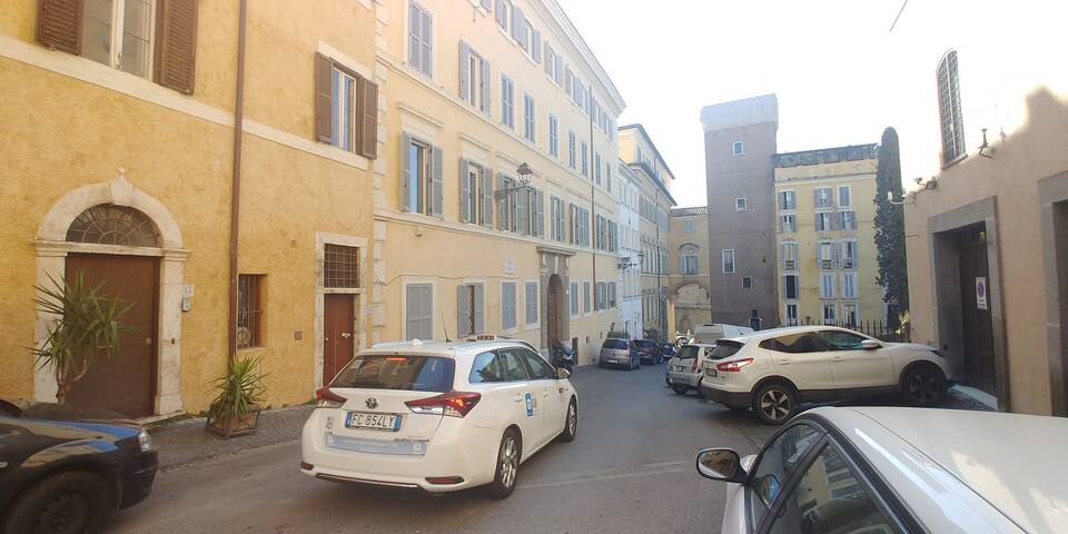 Roman Forum Suite – Very Near Palazzo del Grillo gallery image 3