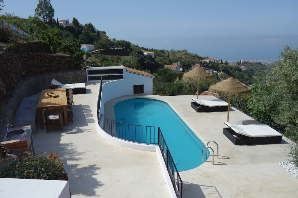 pool section / outdoor BBQ