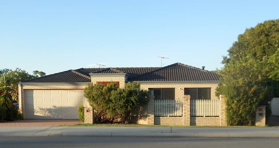 The Lake House - Mandurah