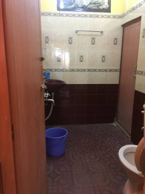 toilets total 3 nos