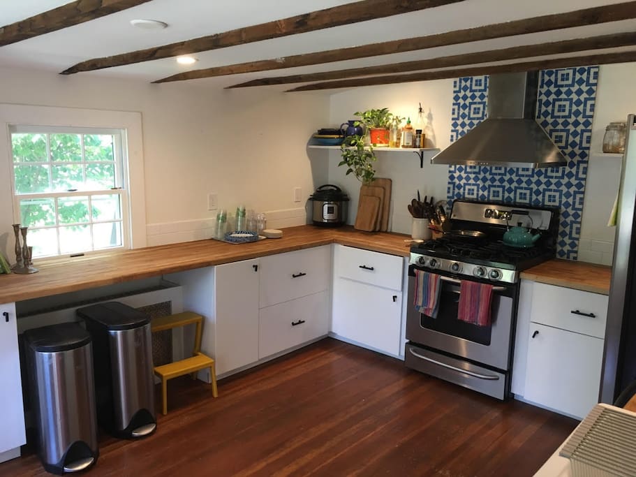 Fully equipped, updated kitchen