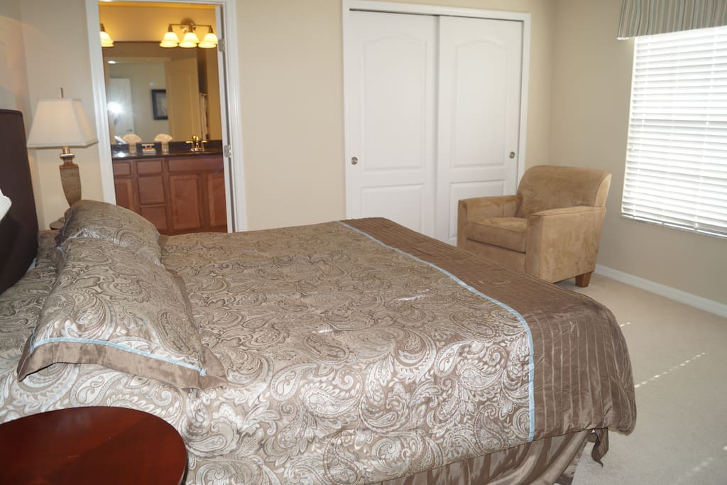 Masterbedroom, king size bed