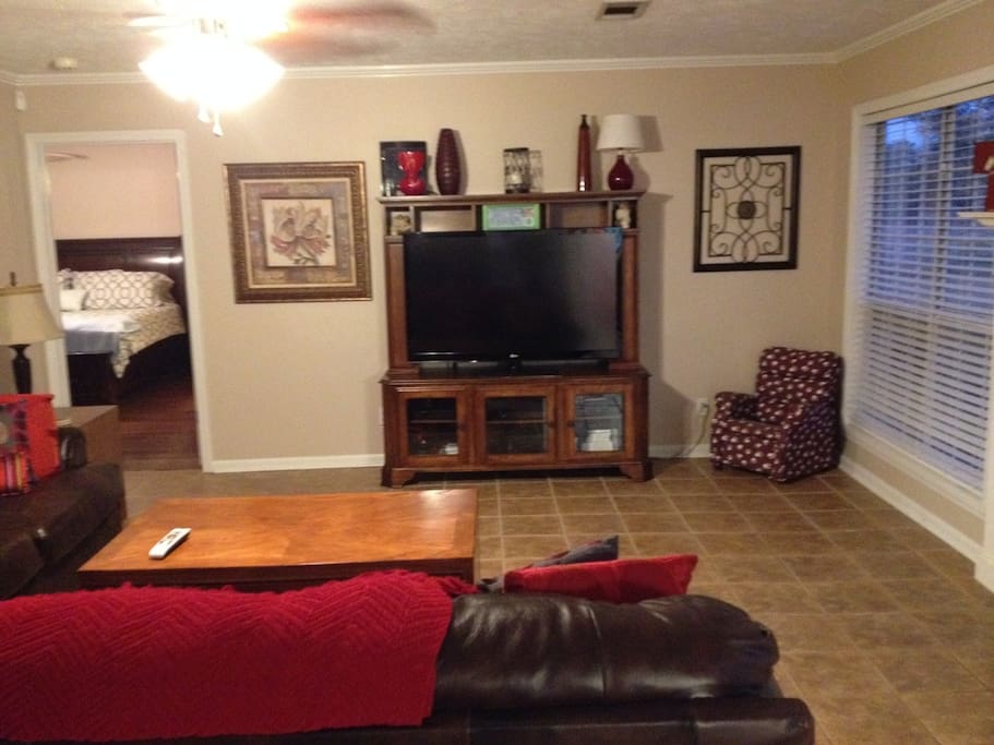 Living room with 55" HDTV.