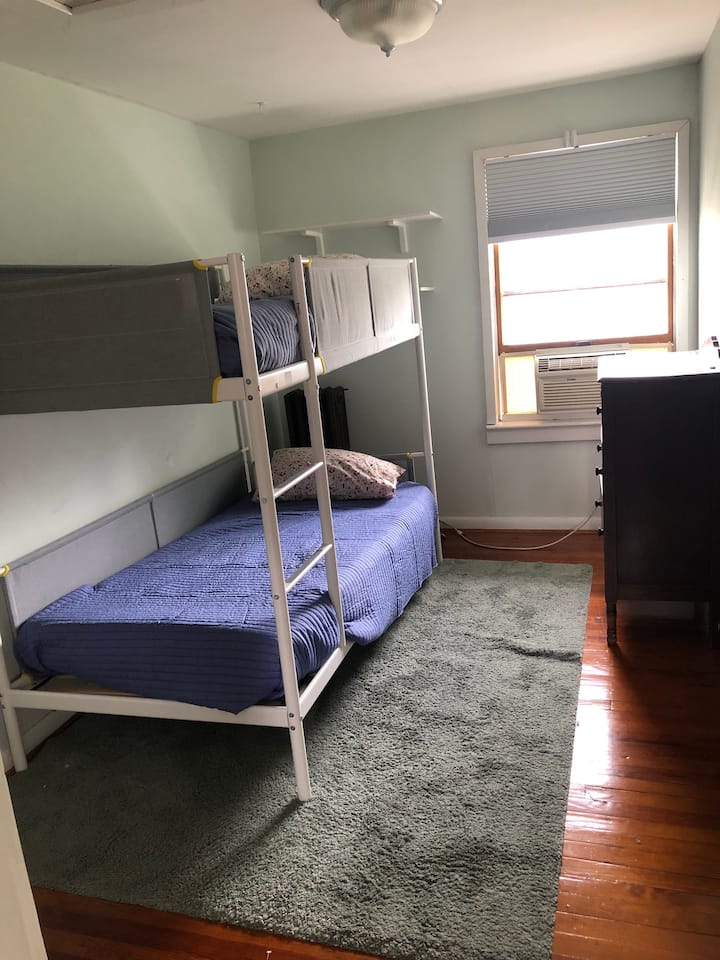 საძინებელი 1