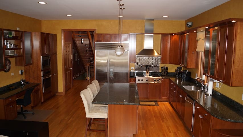 Lincoln Park Single Family Home gallery image 2