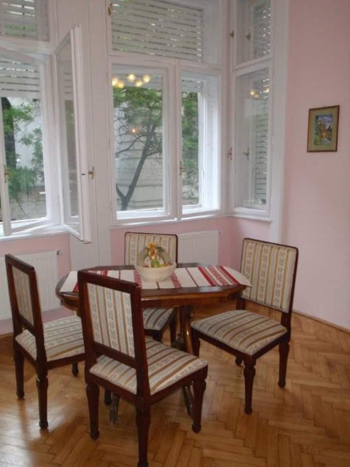 Parliament alkotmany apartment