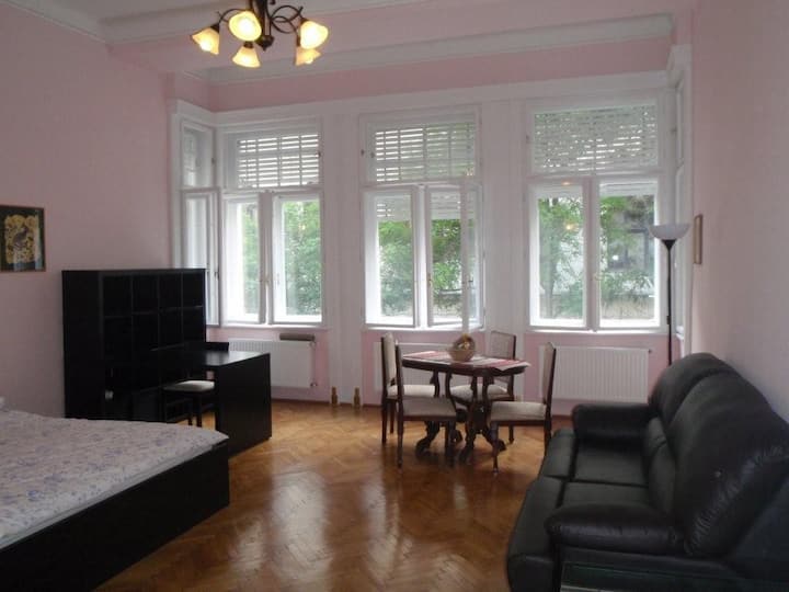 Parliament alkotmany apartment