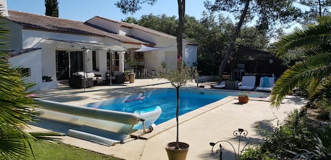 Montpellier  beach and scrubland house with pool