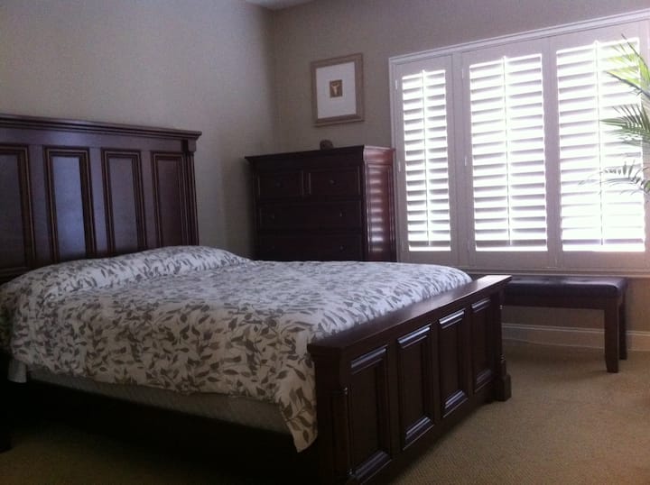 NEW QUEEN SIZE BED