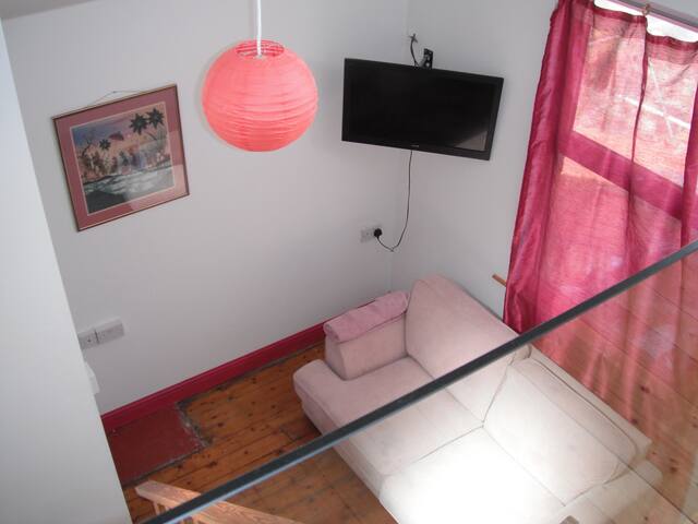 Large stylish 5 bedroom (3 en-suite) house gallery image 5