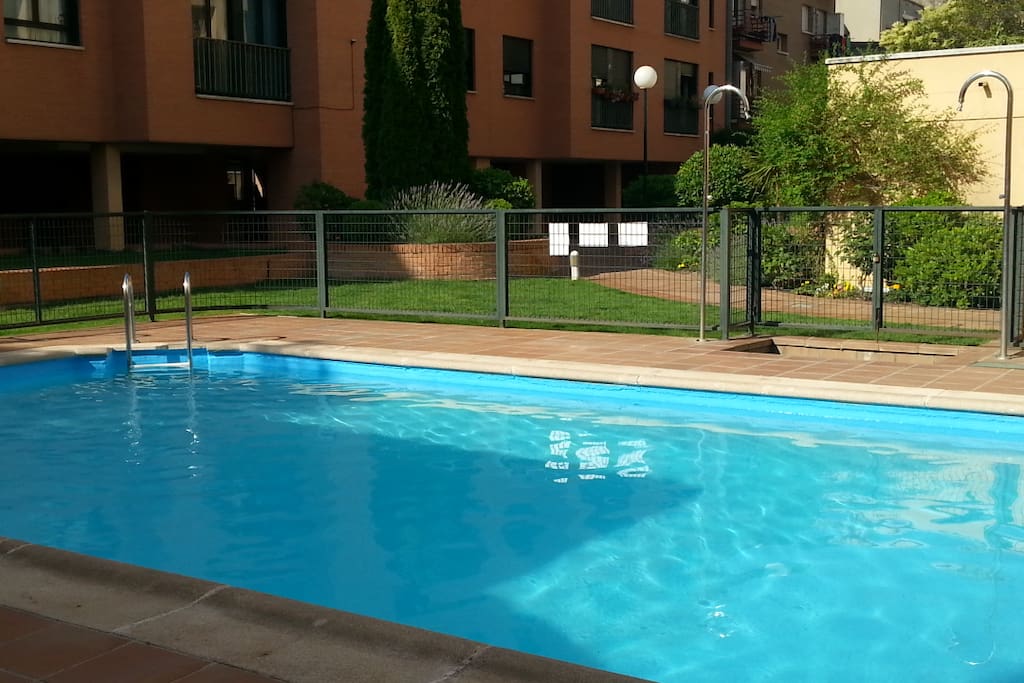 Refresh at the building private pool