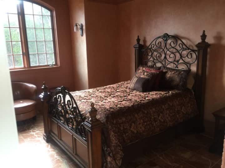 Old Kinderhook Castle Houses for Rent in Lake of the Ozarks, Missouri