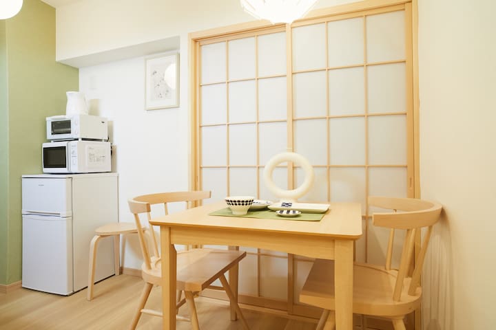 Designer’s Apartment in Shinjuku Tokyo gallery image 5