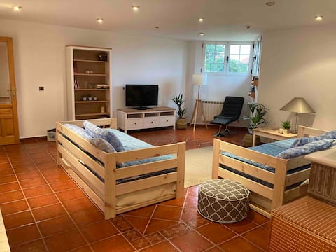 Top Airbnb: Cozy Basement in a prime location en Villaviciosa