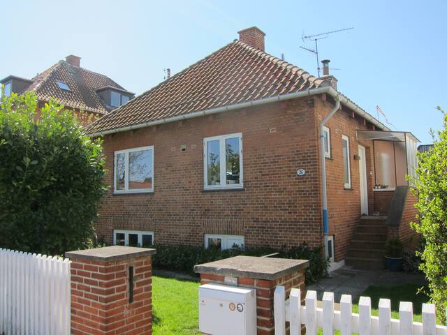 Villa near city centre and beach gallery image 2