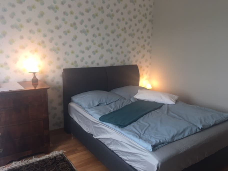 Schlafzimmer 1 mit Boxspringbett