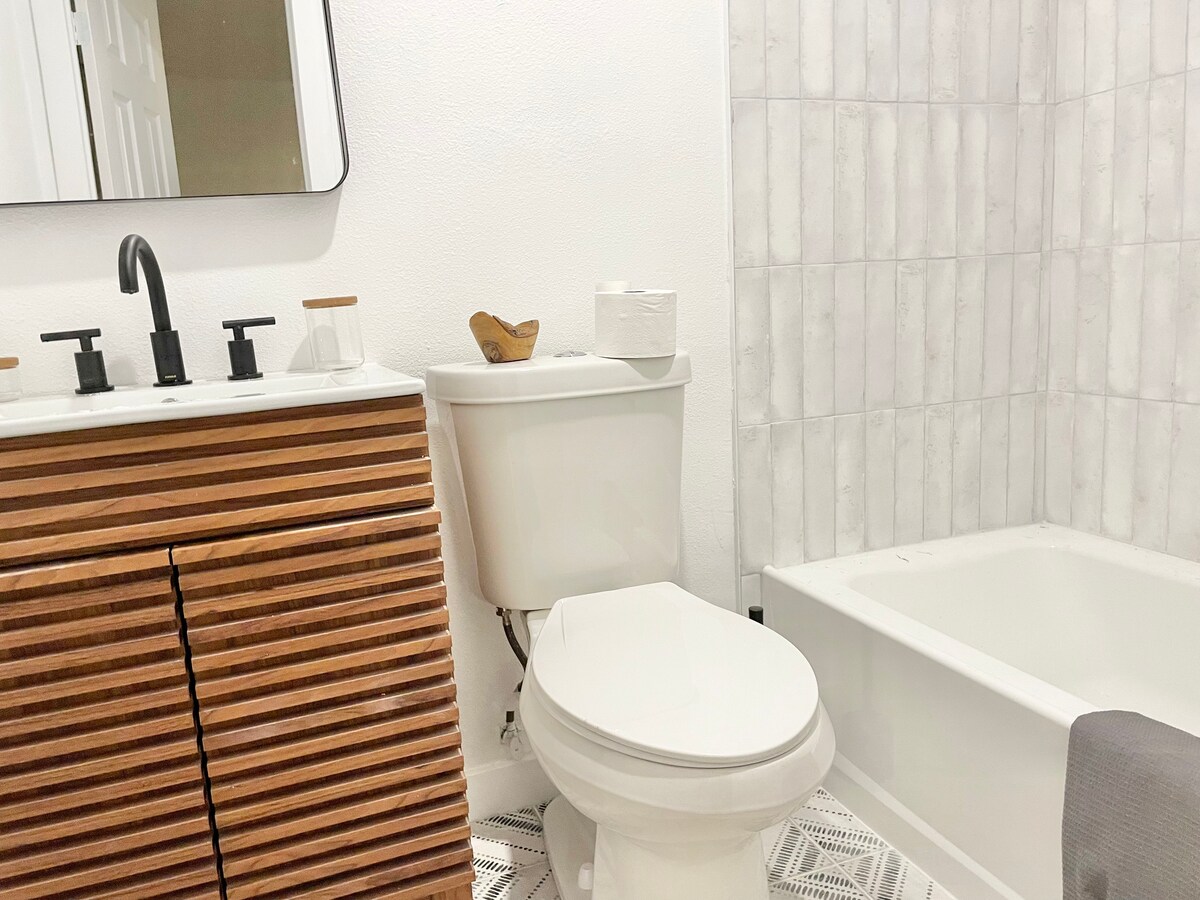 Sweet Bungalow | East Austin Retreat | Walkable