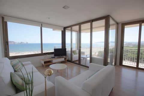 Top Airbnb: Magnificent apartment on the seafront in Torroella De Montgrí