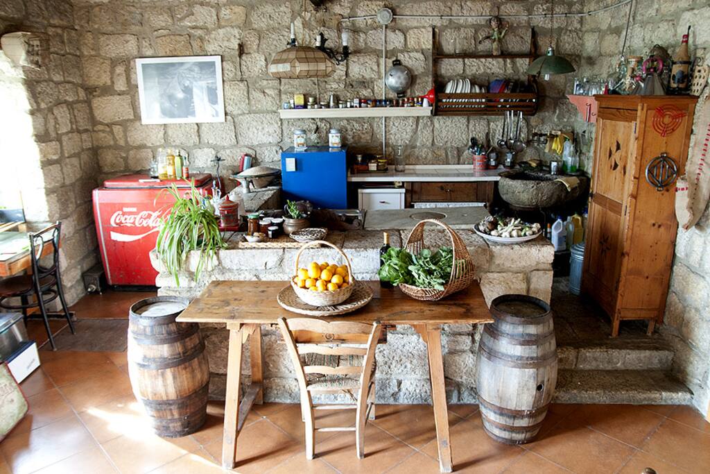 la cucina nel vecchio palmento della casa