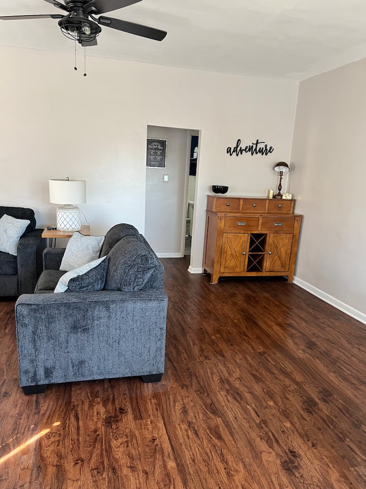 Cozy 2-bedroom Home, Located In Gothenburg, Ne - Gothenburg, NE