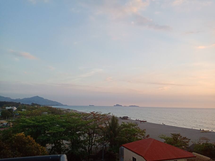 Fantastic Island, Mountain & Ocean views all day long