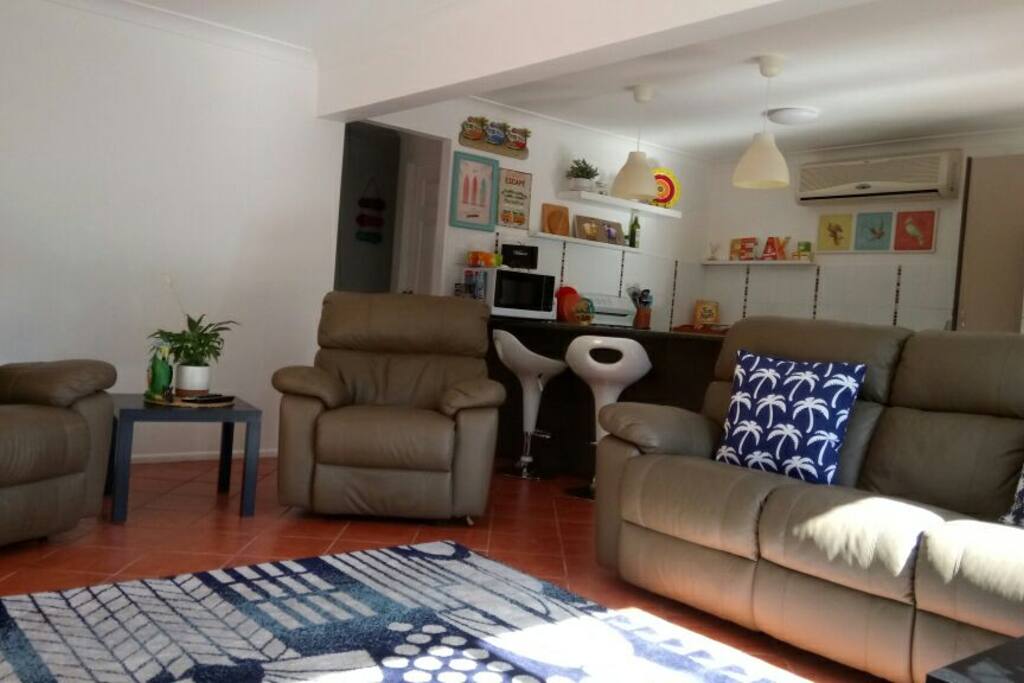 2 recliners with 3 seat lounge that 2 recline