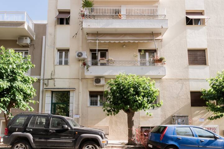 Walk to The Acropolis From a Penthouse in Koukaki gallery image 2