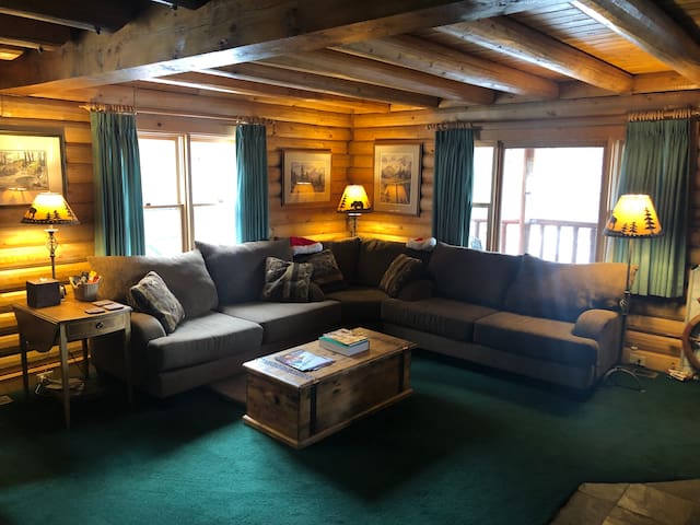 Private Room in Cozy Log Cabin in Tahoe Donner