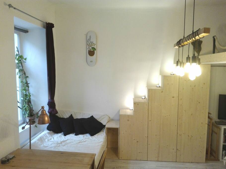 Couch & stairs / Stufen