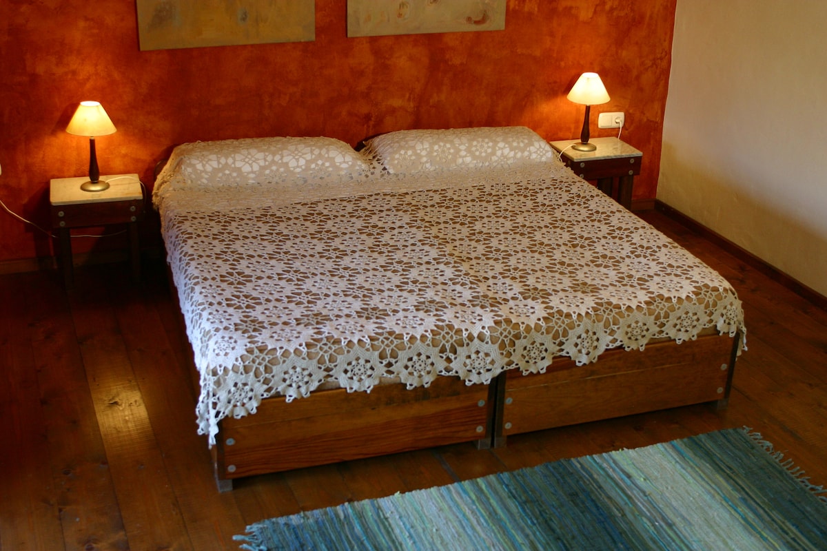 Spálňa na najvyššom poschodí, posteľ XL, izba 4.