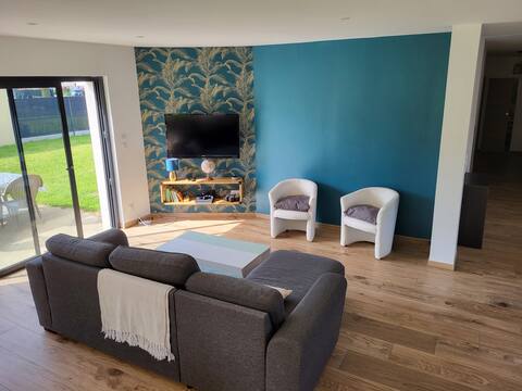 Popular Airbnb listing: Large house in Arnage, 5 bedrooms, 5 minutes from the circuit in Arnage