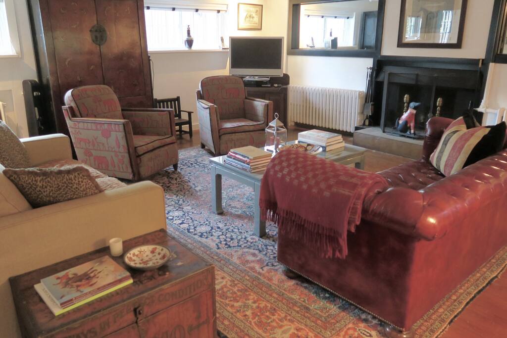 Living room with TV, fireplace