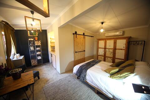 Sousie's Rustic Stay