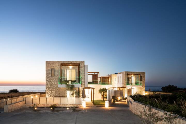 Beachfront Wedding Villa w/2 Private Pools & BBQ gallery image 2