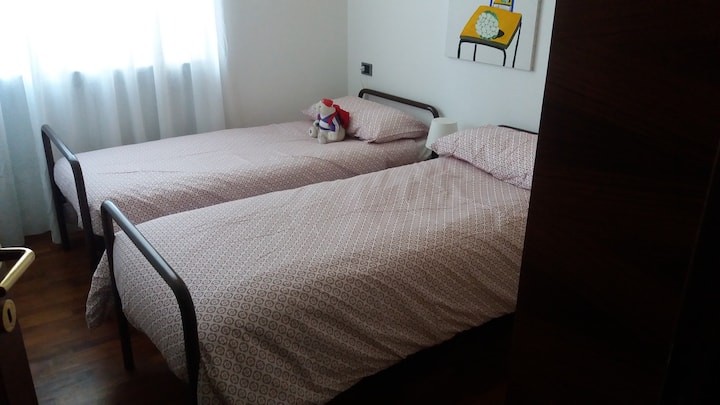 spavaća soba 2 kreveta na prvom katu