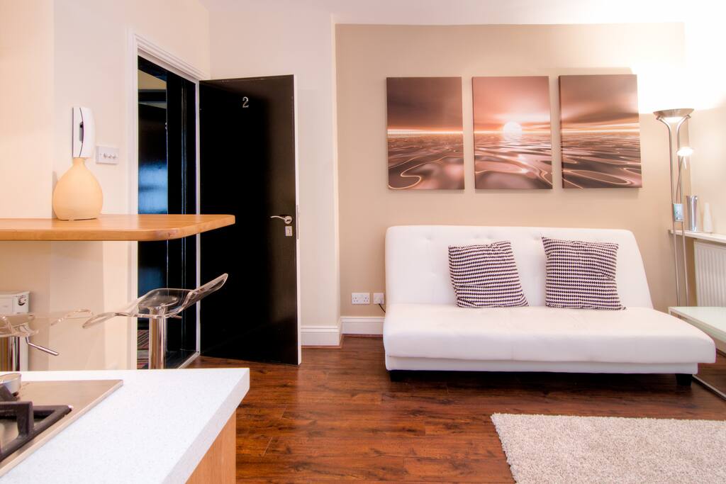 The Lounge 2
