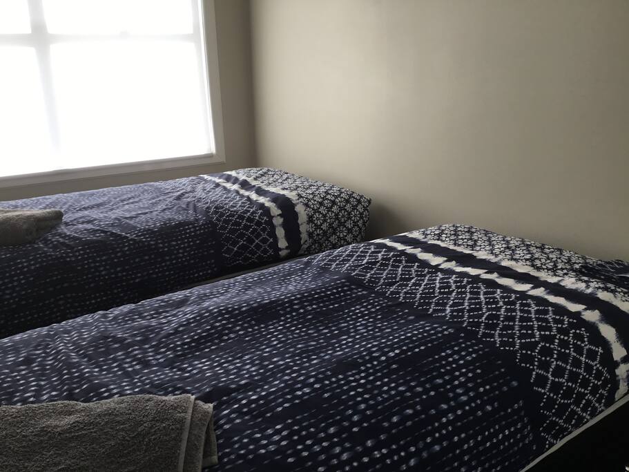 2nd bedroom. Two single beds.