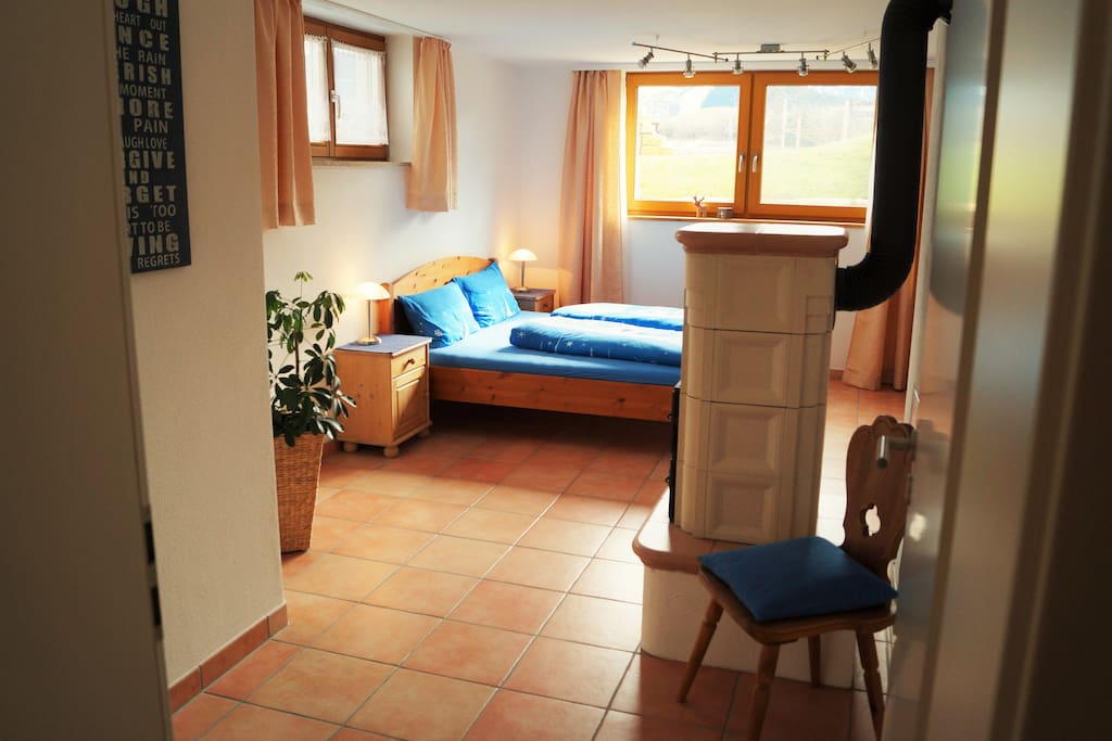 grosses Wohn-/Schlafzimmer mit Fussbodenheizung