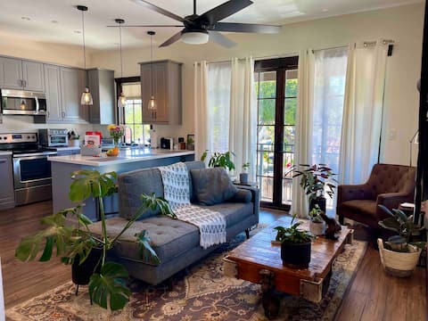 Culver Coop 360° -Guesthouse w/ Rooftop Deck