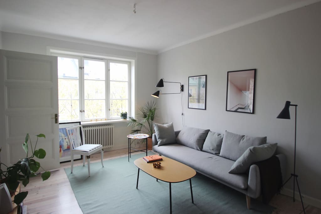 Spacious living room