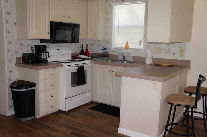 Coz And Spacious 1/1  Living Room Fully Furnished - The Bahamas