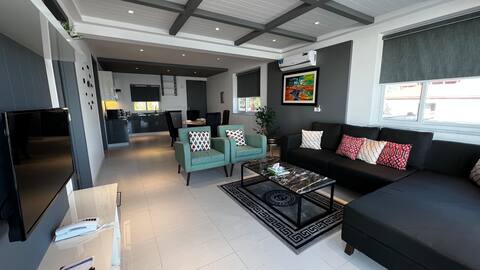 2 Bed Serviced Apartment with Free Parking